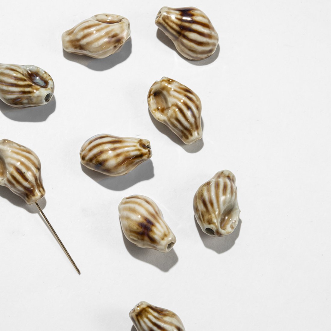 Бусина в форме морской ракушки, 14,6*21мм, кофейно-молочная, глазурированный фарфор