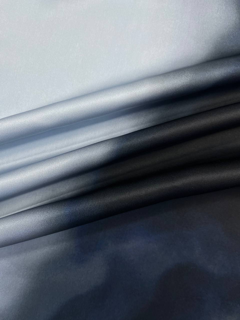 Шелк атласный Achille Pinto с сине-голубым градиентом