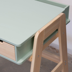 Стол письменный детский, парта 2 ящика Чек многоуровневая, с ножками из массива сосны, зеленый