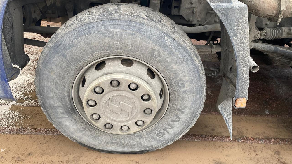 Shacman (Shaanxi) SX* 8x4 Автобетоносмеситель SX5318GJBDT326 (Дизельный, 11,6 л, 369 л.с., МТ)