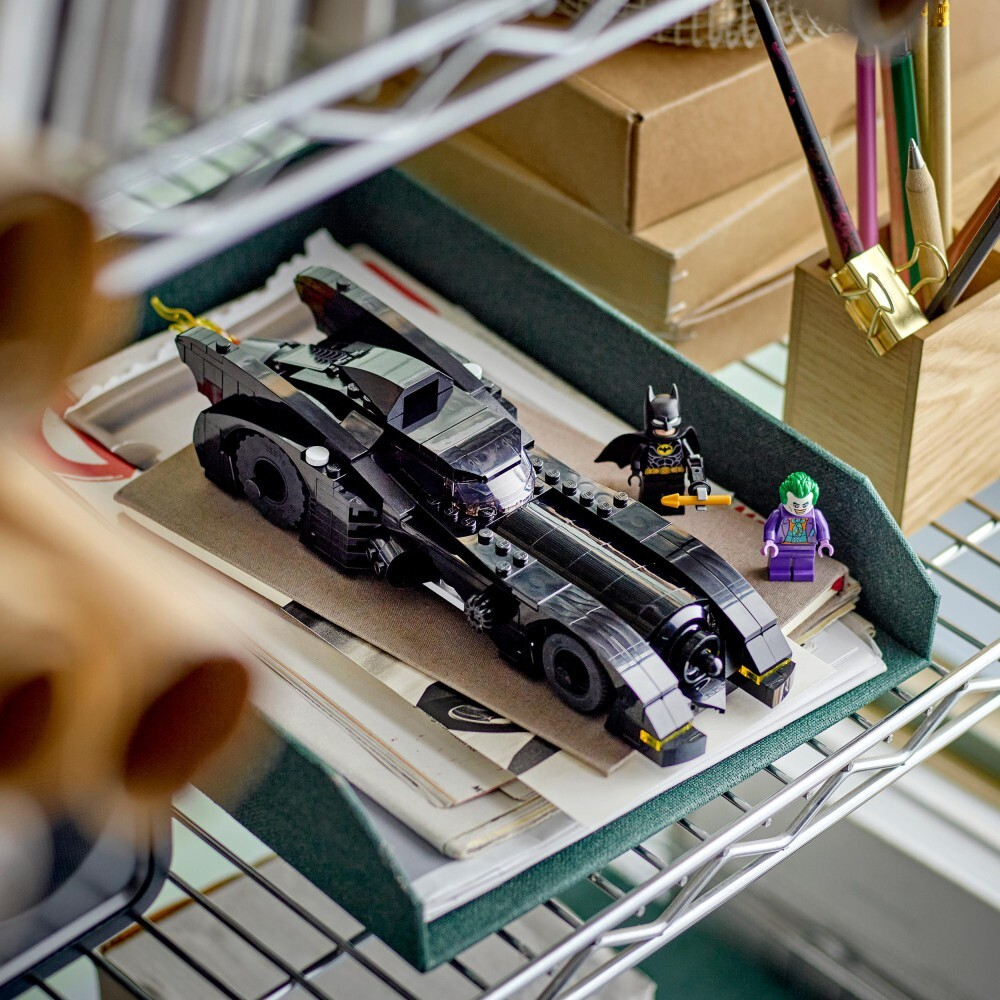 LEGO DC Comics Super Heroes — Бэтмобиль: Бэтмен в погоне за Джокером 76224