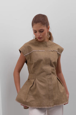 Джинсовая куртка с отстегивающими рукавами