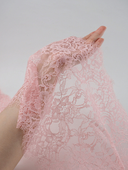 Кружево шантильи персиково-розовое неэластичное ширина 24 см длина 1.45 м