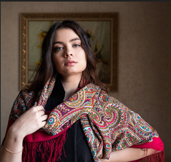 Платок шерстяной с шелковой бахромой