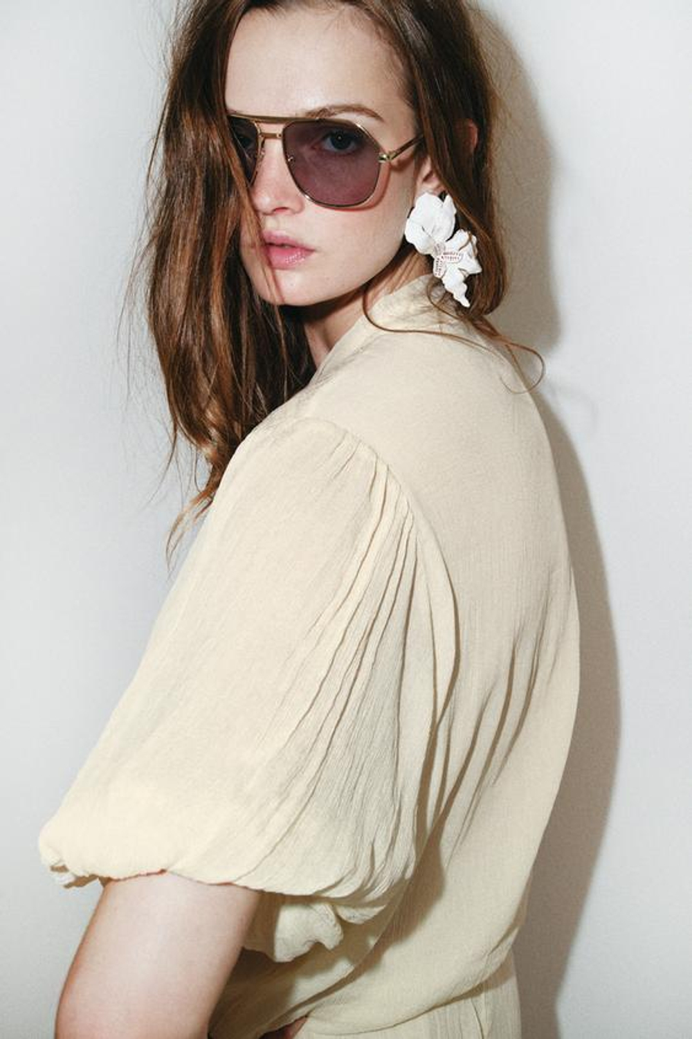 ZARA КОРОТКИЙ КОМБИНЕЗОН С КРУЖЕВОМ — ZW COLLECTION, ЭКРЮ/БЕЖЕВЫЙ