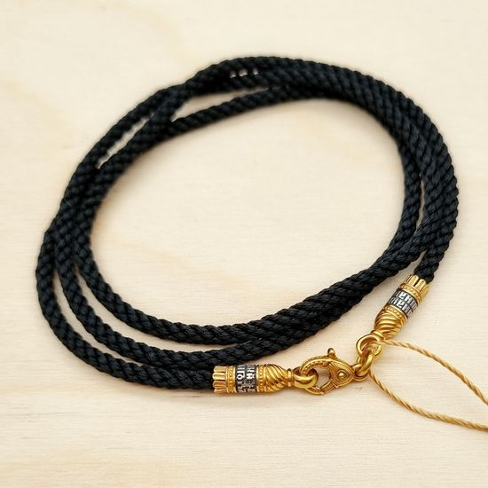 900121 Текстильный гайтан. Толщина 3 мм. Позолоченные концевики.