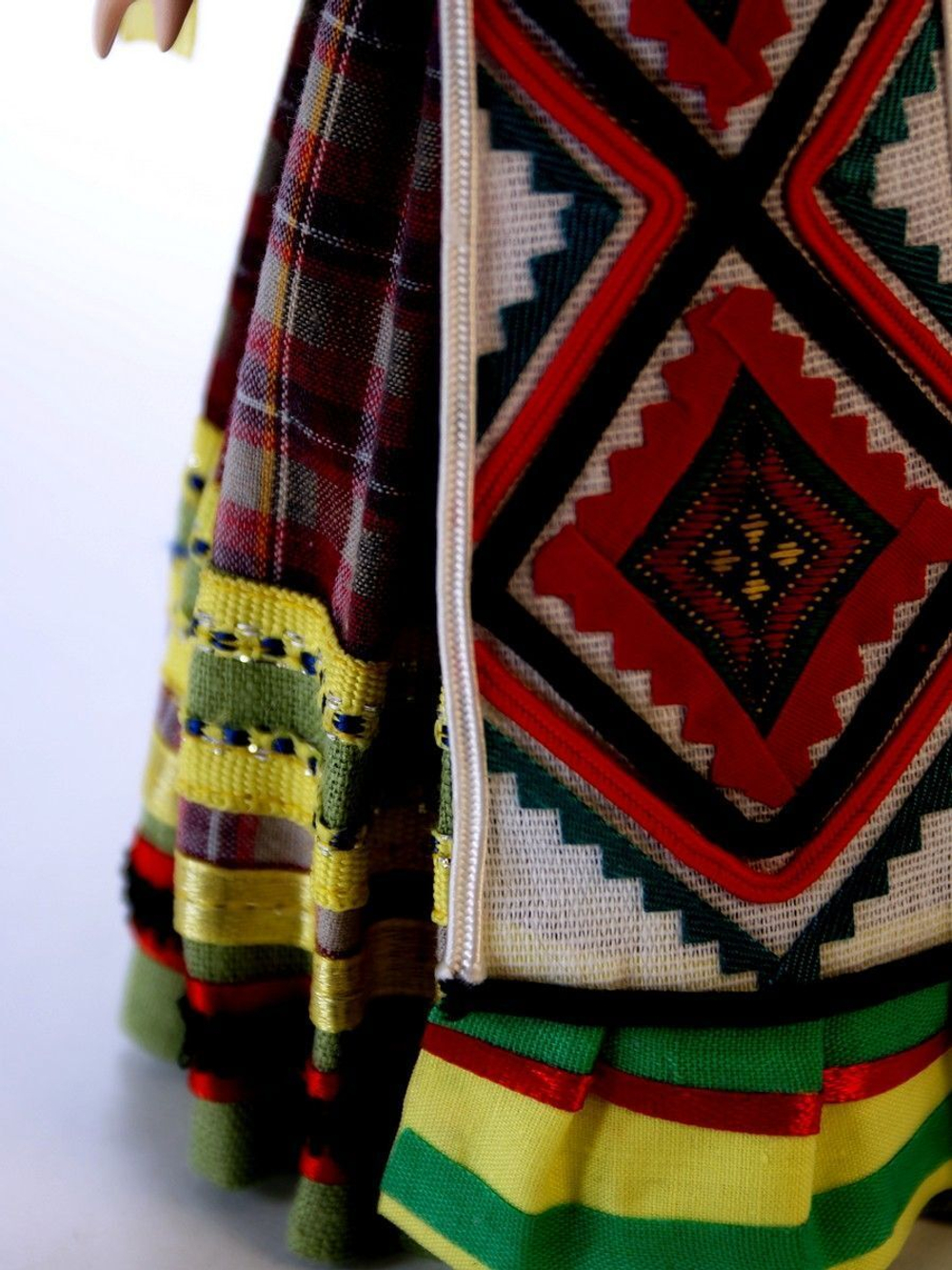 Кукла фарфоровая коллекционная Удмуртка