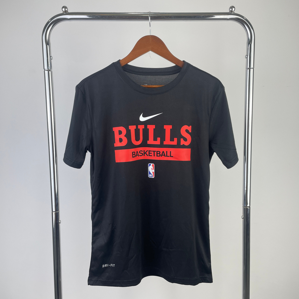 Купить баскетбольную футболку «Чикаго Буллз»