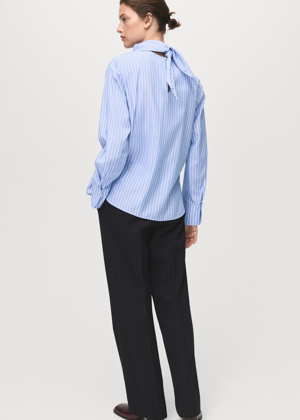 Блузка в полоску с платком