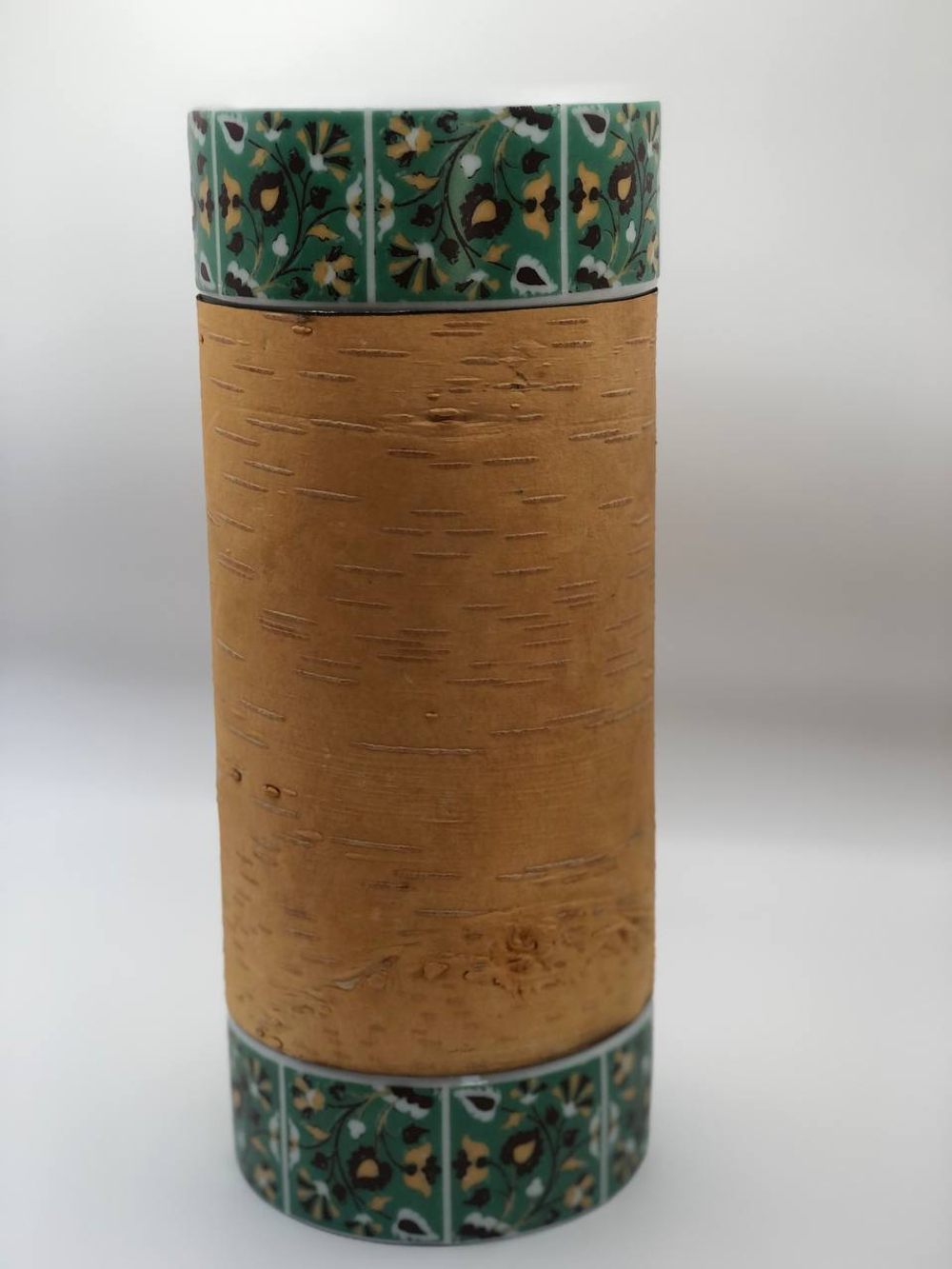 Ваза фарфоровая с берестой. Коллекция  Изразец Коломенское. Птицы. Бревно (Log).