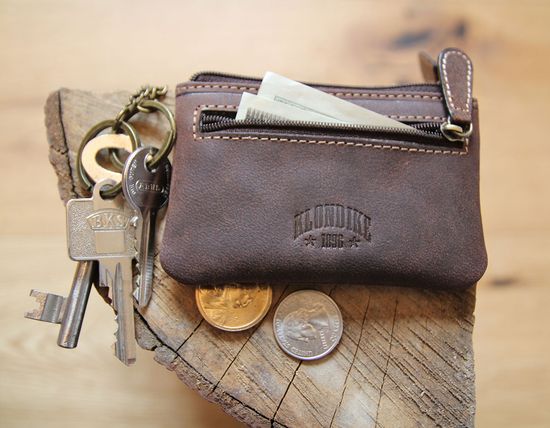 Ключница KLONDIKE «Luke», натуральная кожа в темно-коричневом цвете, 11 х 7,5 см