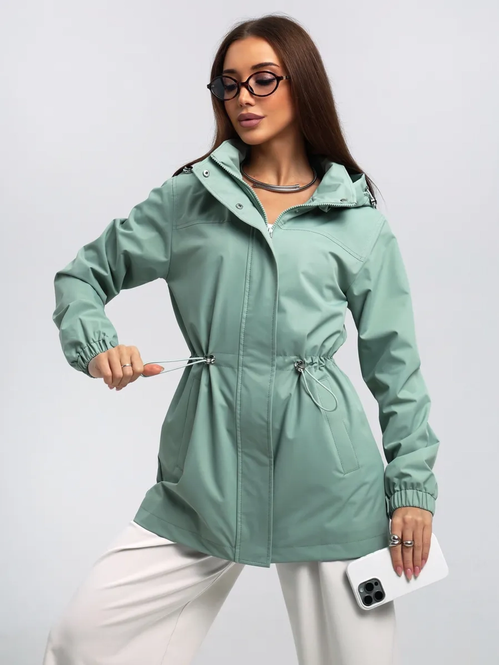 Ветровка с капюшоном удлиненная