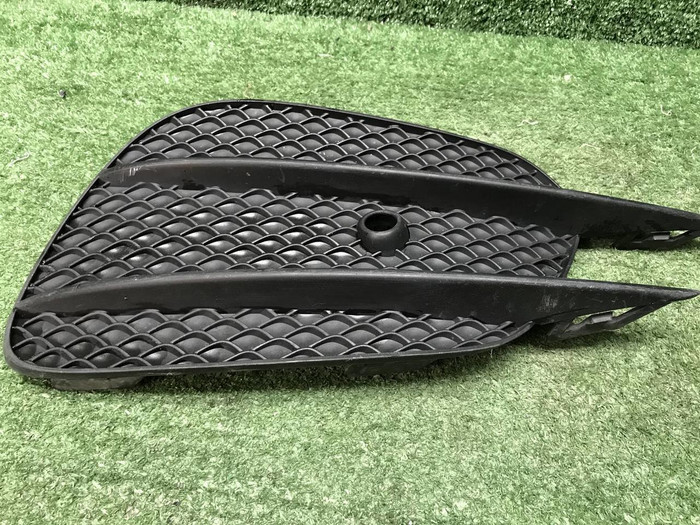 Решетка перед. бампера Mercedes E W213 (16-21) AMG