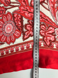 Платье приятное к телу, визуально на 46/48 размер