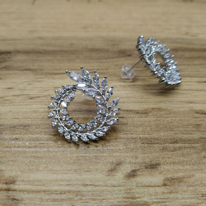 Серьги Zirconium Цветочный венок цвет прозрачный металл серебристый