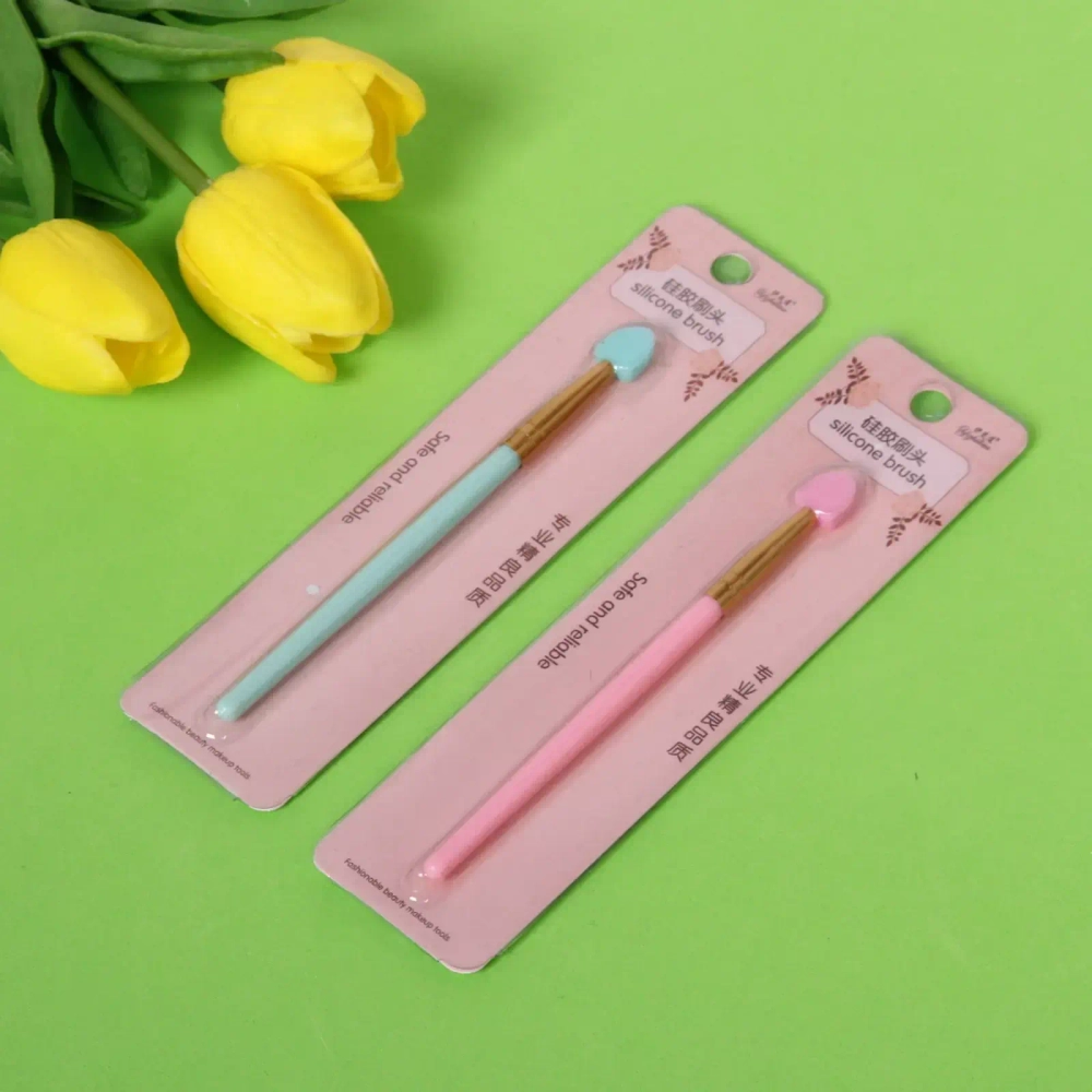 Кисть-аппликатор для нанесения теней «Beautiful look», микс 2 цвета, аппликатор-12,8*1см, блистер-17*4,3см