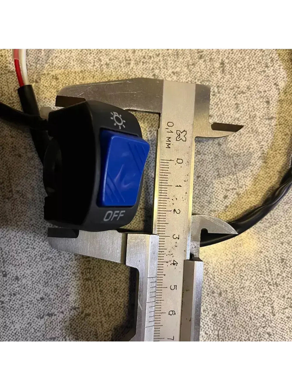 Кнопка включения фары для мотоцикла