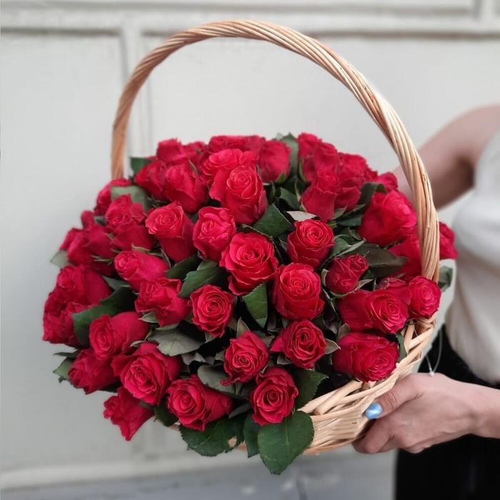 Корзина из 51 розы Мадам Ред