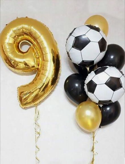 Композиция из шаров "Футболист"