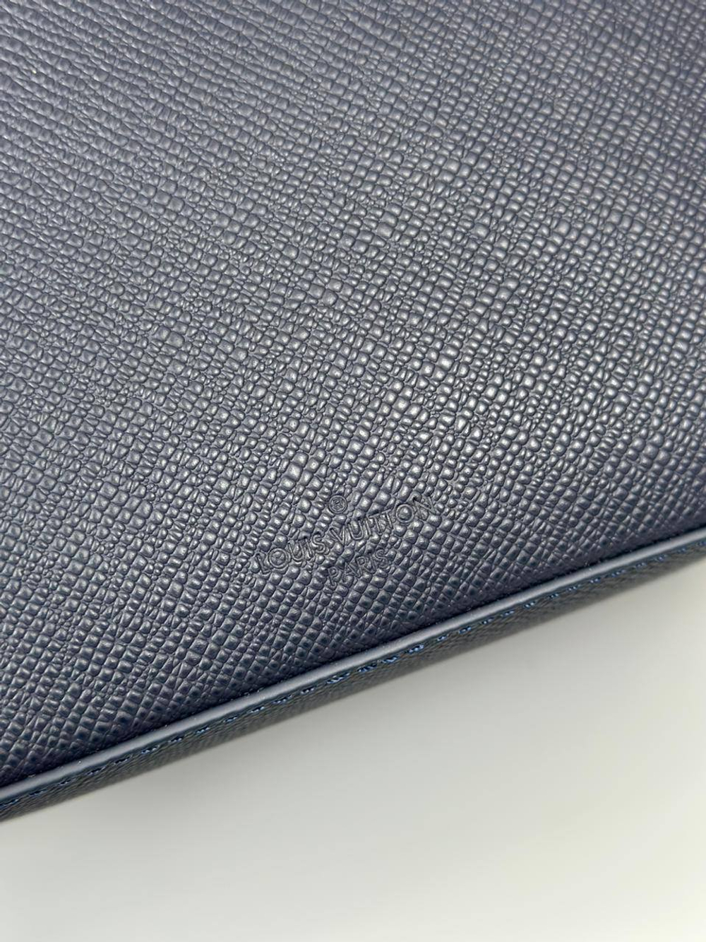 Сумка-мессенджер Louis Vuitton