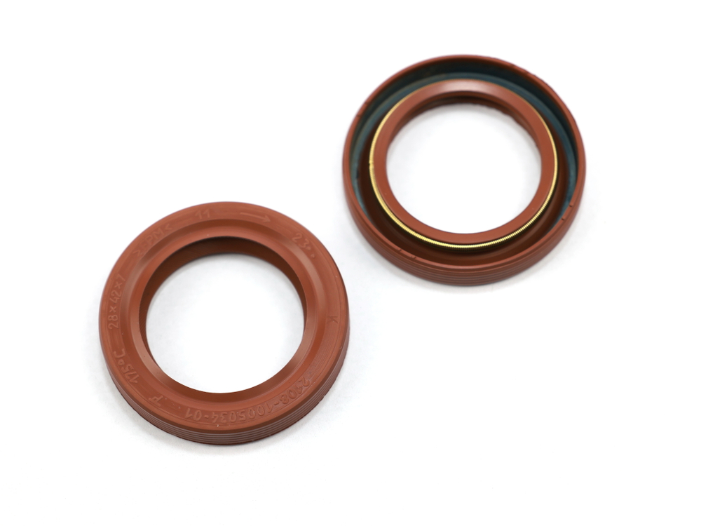 Сальник 28х42х7 а/м ВАЗ-2108,2109,2110,2111 коленчатого вала передний (красный с пружиной/FPM) Резинотехника г. Балаково ( ОЕ 2108-1005034-01 )