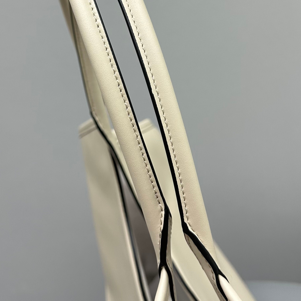 Miu Miu Ivy Large Bag 37 cm