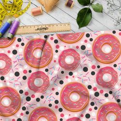 Ткань сатин свежие клубничные пончики с посыпкой