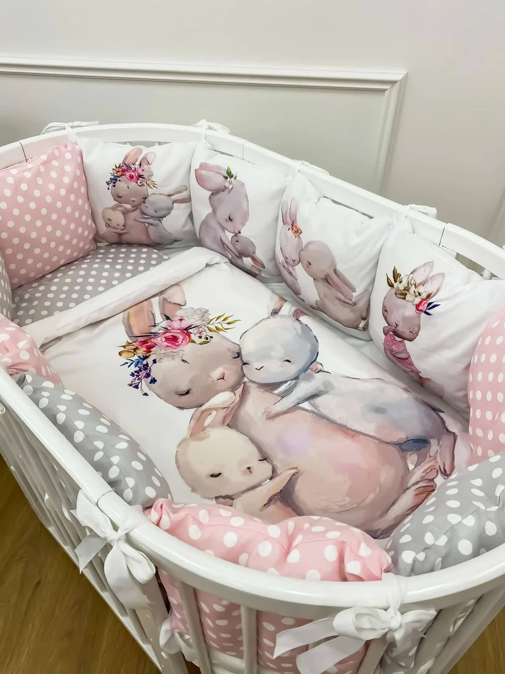 Комплект в кроватку 18 предметов "Семейные кролики", серый сатин