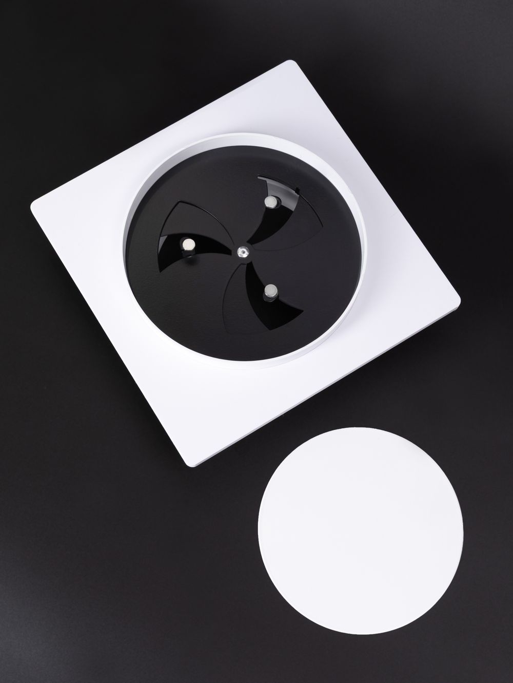 Вентиляционная решетка ДТНК 100*100 Черно-белый