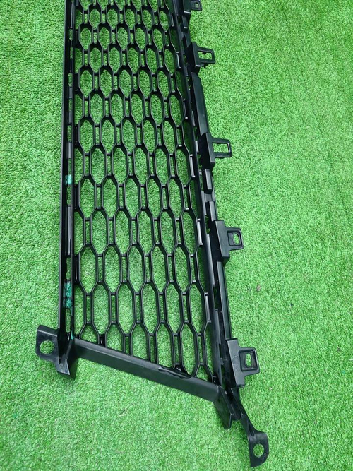 Решетка перед. бампера BMW 3er G20 (18-22) M-paket