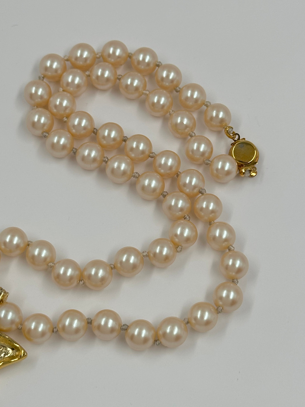 «Жемчужные» бусы со съёмной подвеской Бант