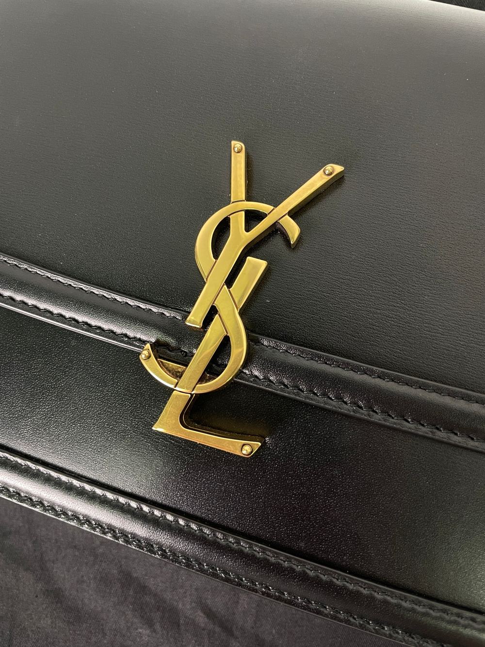 Сумка Saint Laurent Medium Solferino Shoulder Bag