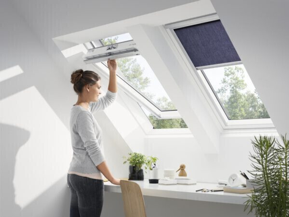 Окно мансардное Fakro PTP-V U3 Profi 1140x1180 мм с вентклапаном