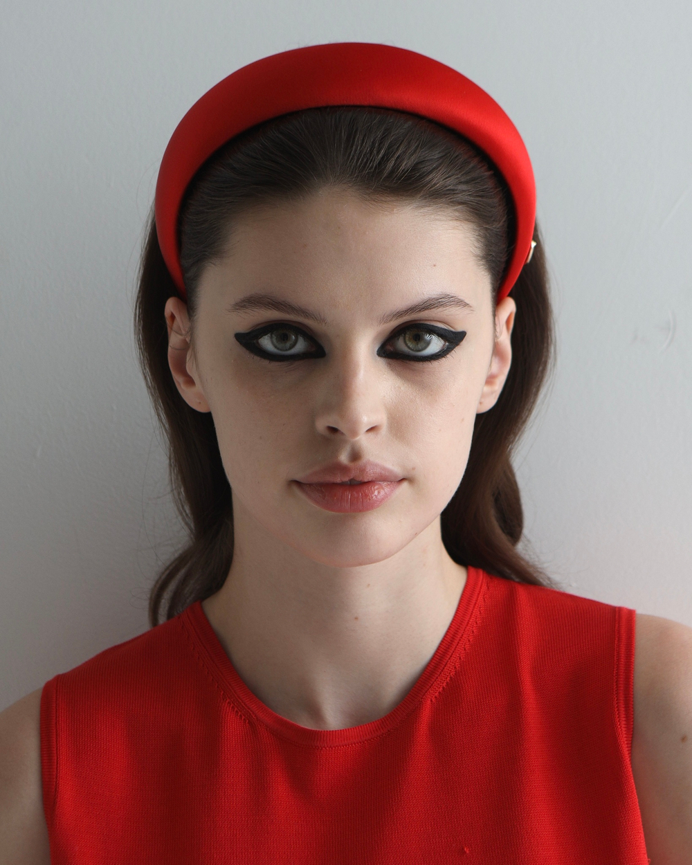 Ободок из красного шелка