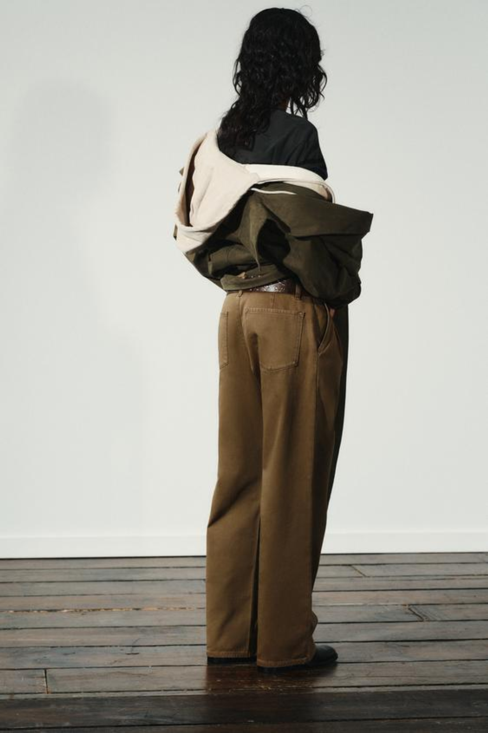 ZARA БРЮКИ ЧИНОС С НИЗКОЙ ПОСАДКОЙ, КОРИЧНЕВЫЙ