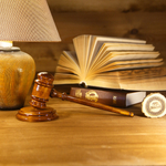 Деревянный аукционный молоток (молоток судьи) из древесины кедра. wg3