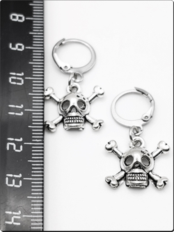 Серьги "Черепа" для пирсинга ушей. 