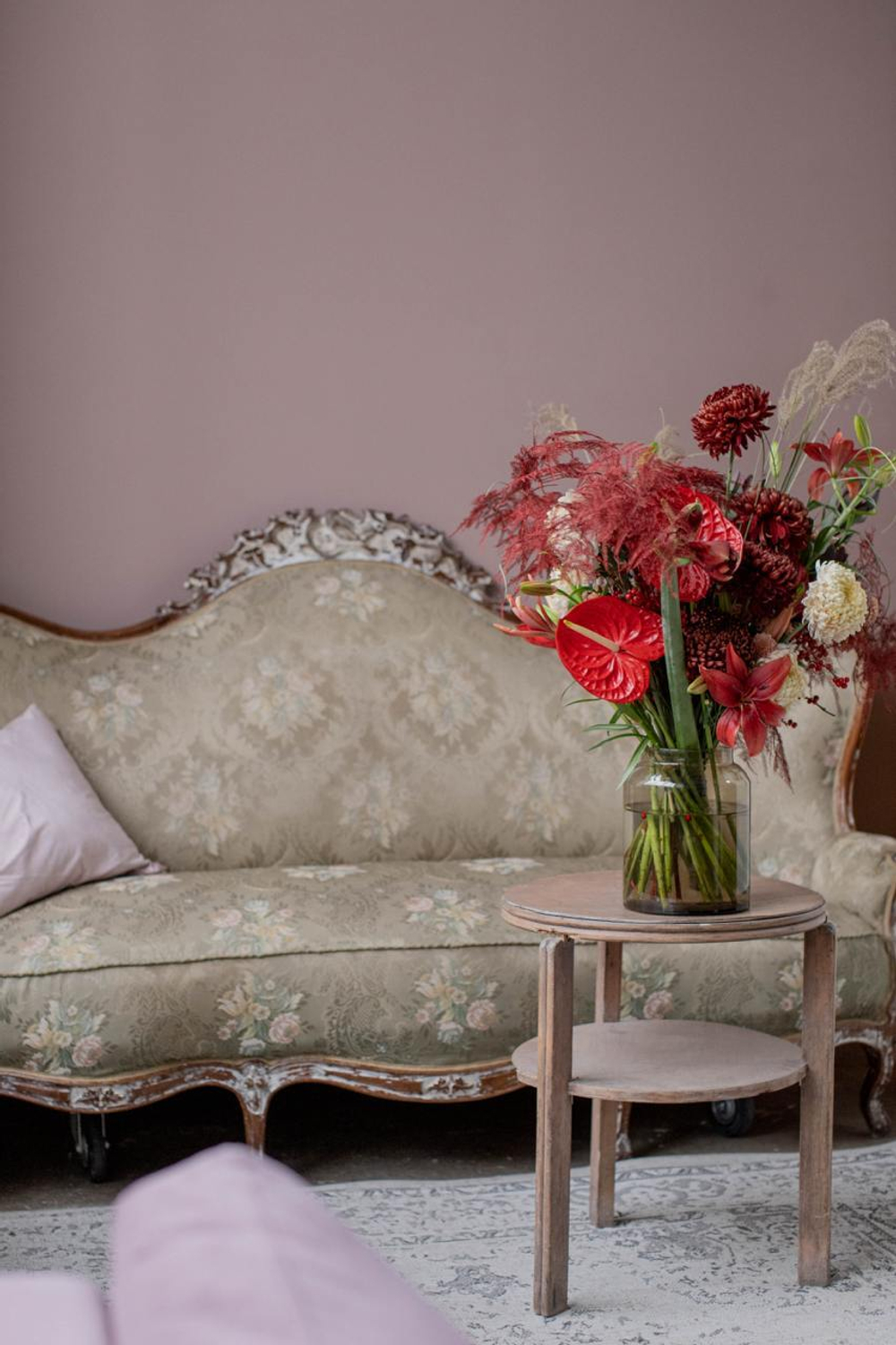 Интерьерный красный