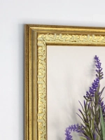 Искусственные цветы в багетной раме для декора