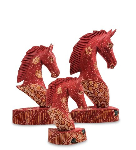 10-014 Фигурка «Лошадь» набор из трех 25,20,15 см (батик, о.Ява)