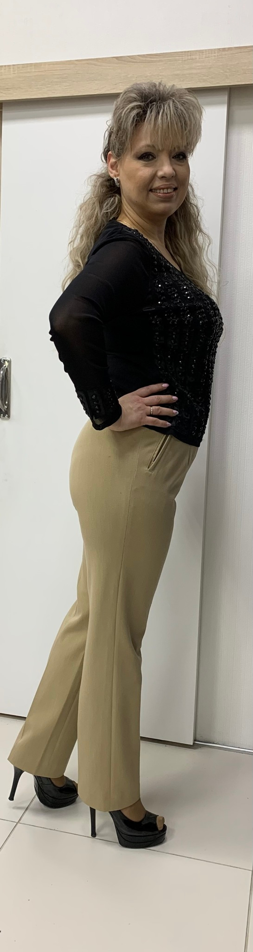 Классические бежевые стрейчевые брюки