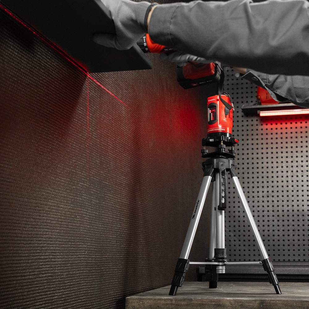 Лазерный уровень самовыравнивающийся, 150 мм, штатив 1150 мм, набор в пластиковом кейсе Matrix
