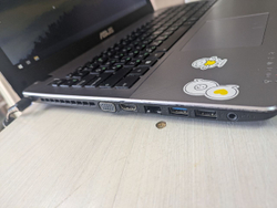 Ноутбук ASUS X550C