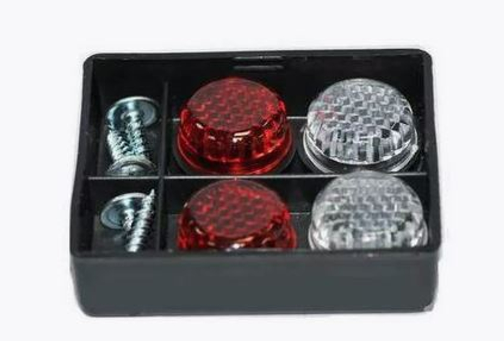 Крепление номерного знака Бело-Красный на саморезах к-т