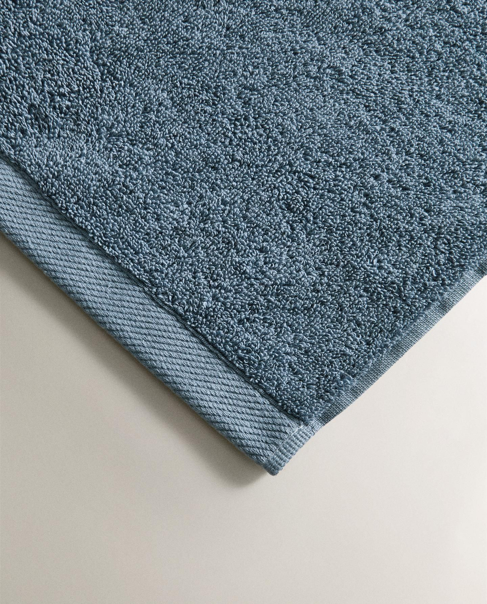 Zara Home - Гладкое махровое хлопковое банное полотенце (500 гхм2), голубой, 90х150 см