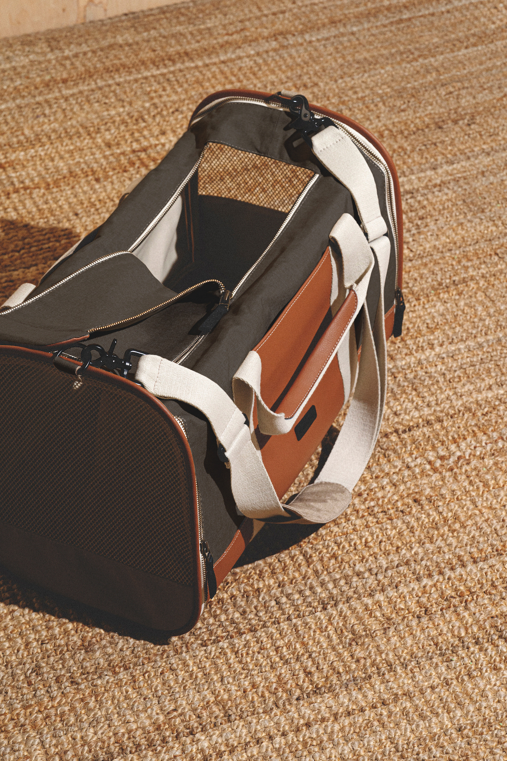 Закрытая сумка Пони-Тревелони коричневая