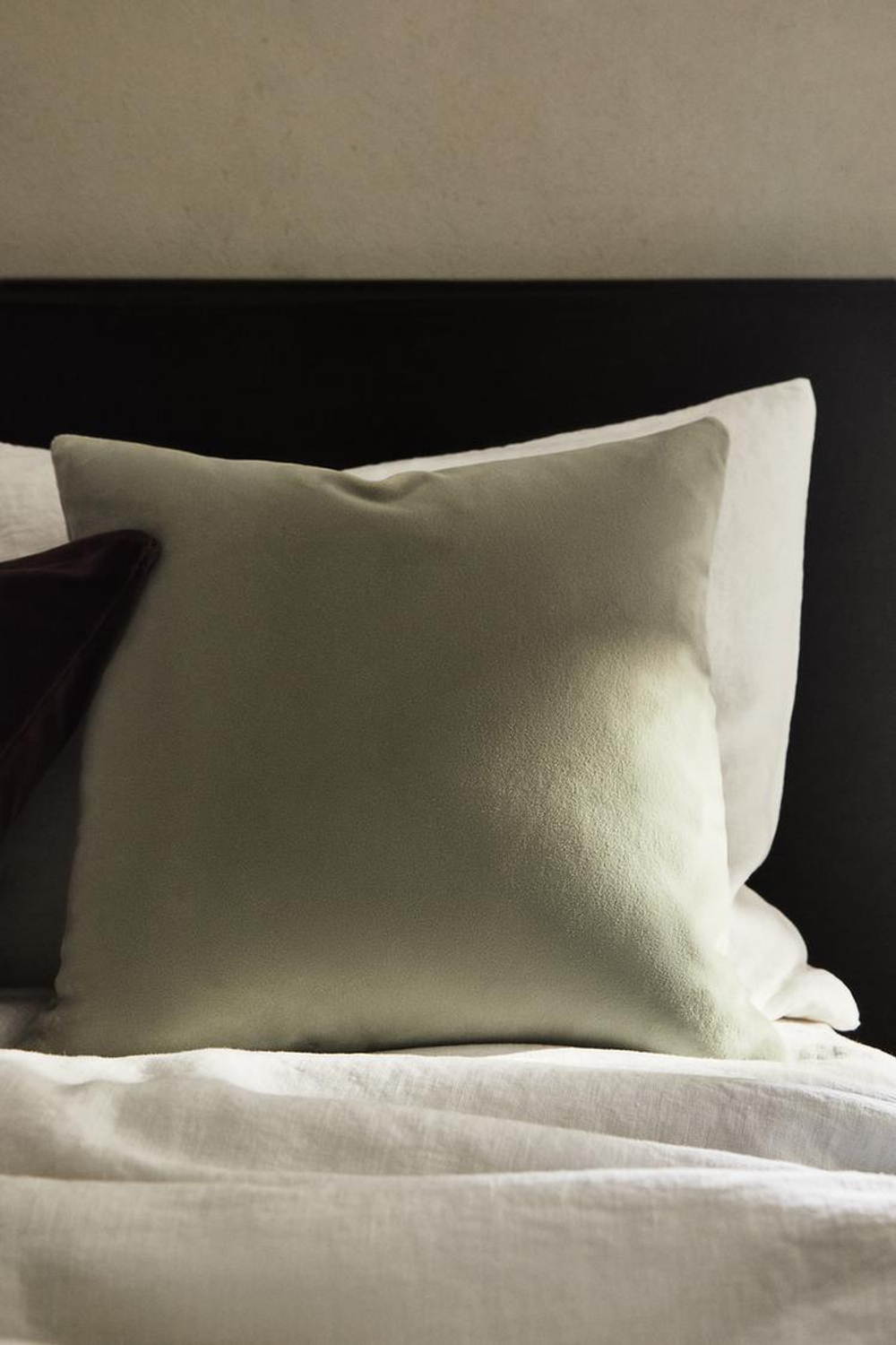 ZARA HOME БАРХАТНЫЙ ЧЕХОЛ ДЛЯ ДЕКОРАТИВНОЙ ПОДУШКИ, СВЕТЛО-СЕРЫЙ