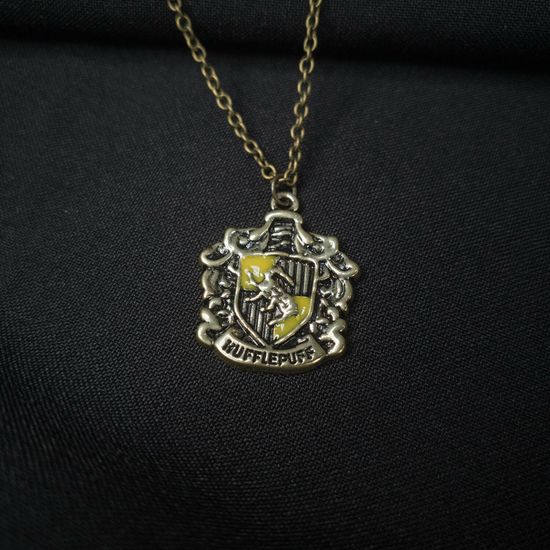 Кулон на цепочке, металлический с эмалевым покрытием, факультета Пуффендуй, 2,6см*2,4см