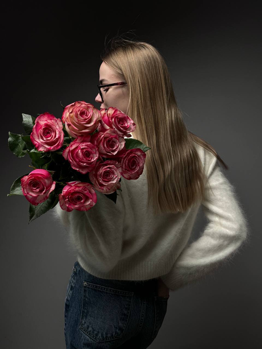 Букет из 9 малиново-белых роз под ленту