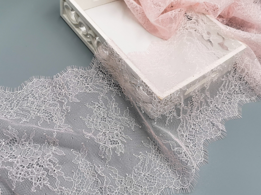 Кружево шантильи, с ресничками, 22 см, светло-розовое, купон, SK-3308